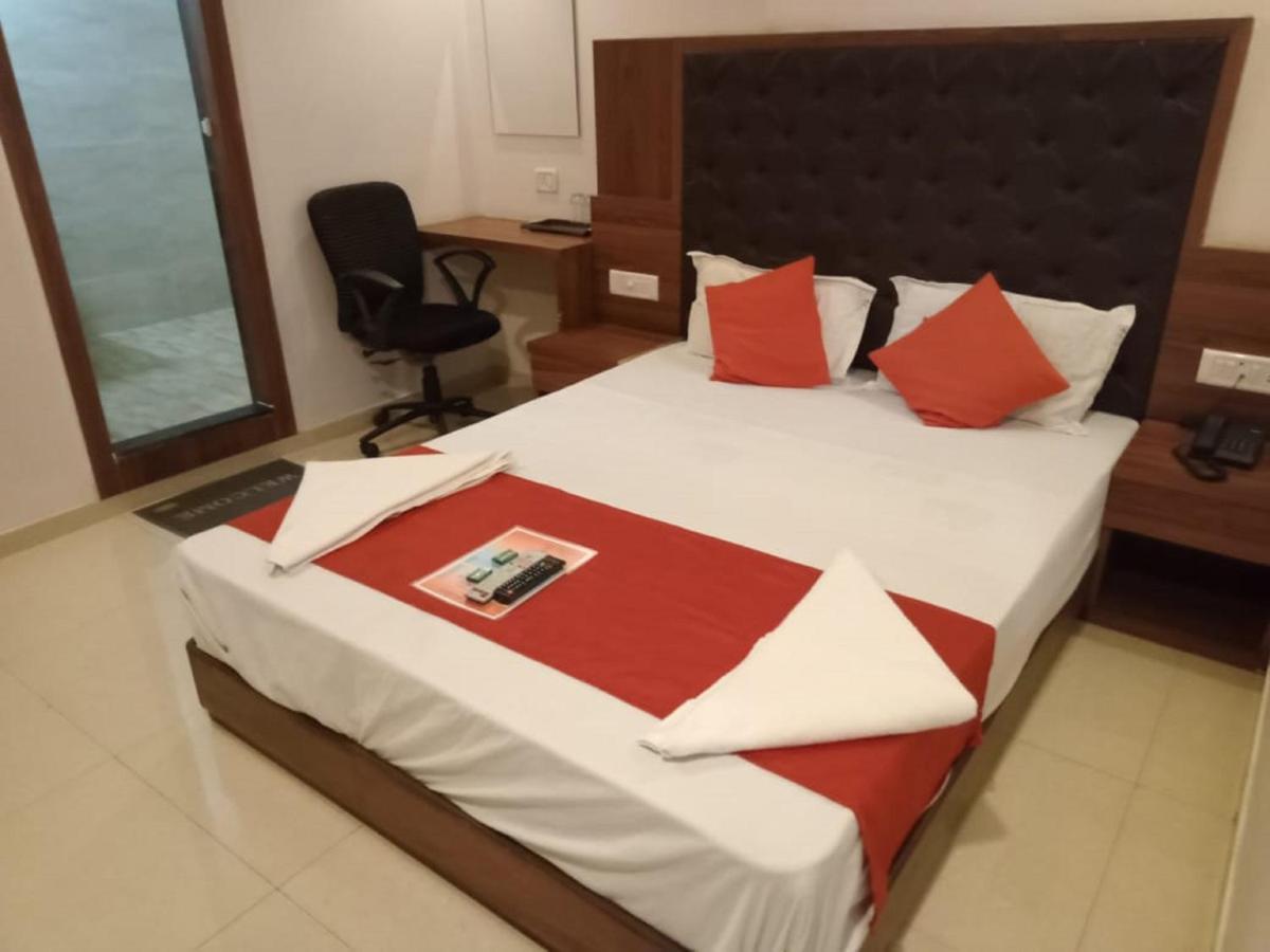 Hotel Sai Deep Lodging By Wb Inn Nova Bombaim Exterior foto
